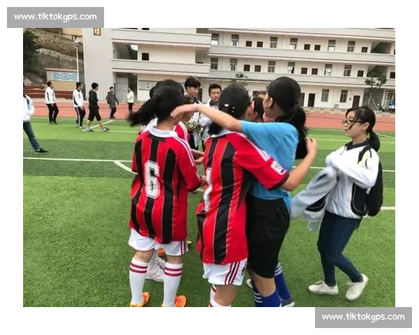 足球运动的魅力与挑战：从球场竞技到精神文化的全方位探索